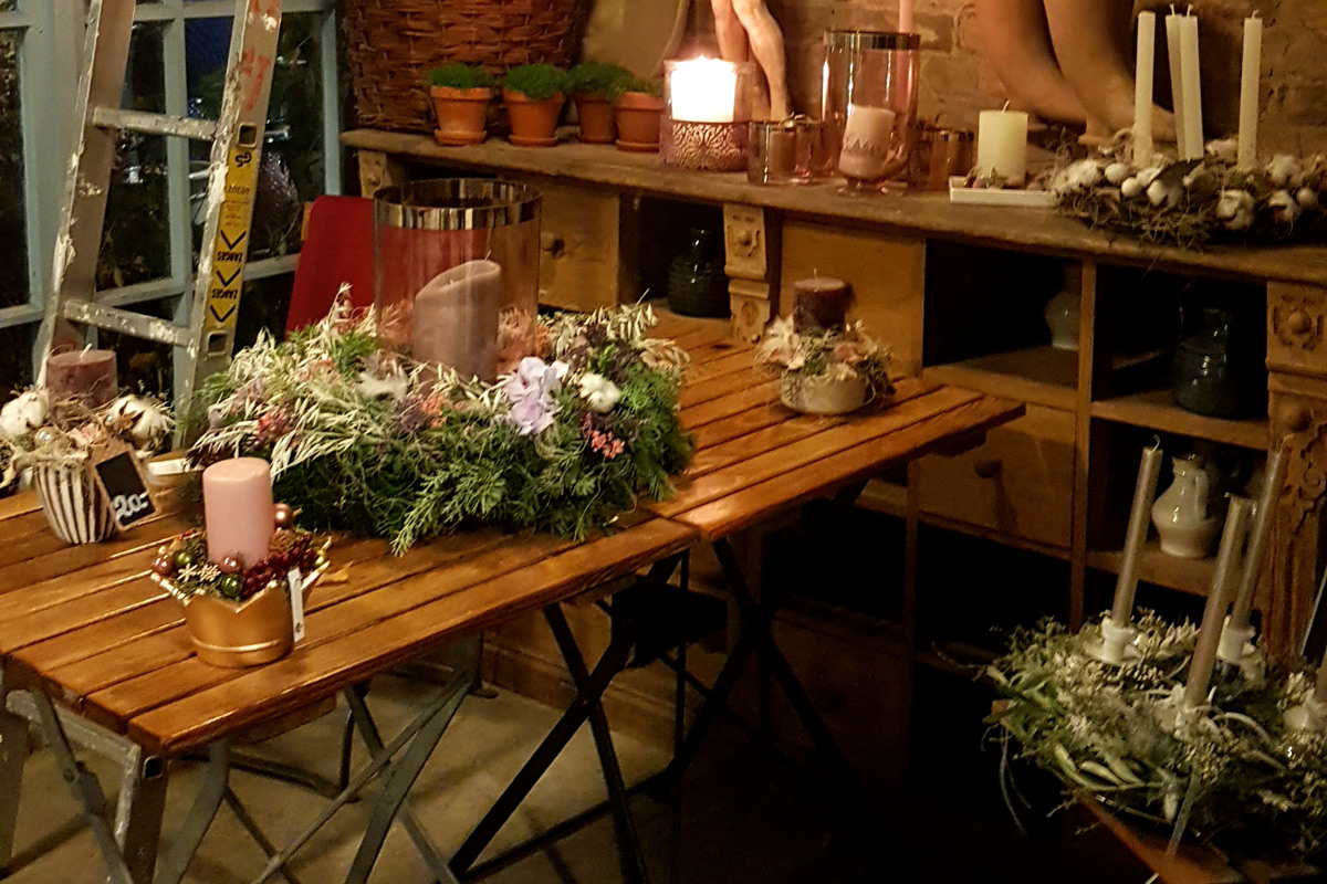 Ausstellung Weihnachtskränze Adventskränze Mutter Fourage