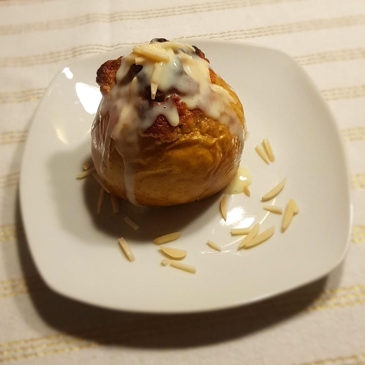 Bratapfel mit Marzipan und Vanillesoße